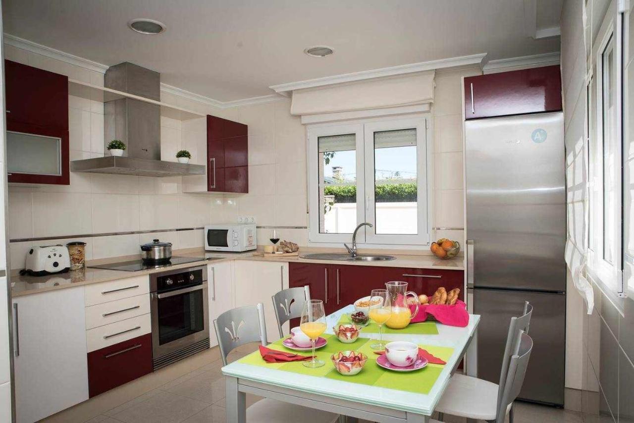 Chalet Pareado Con Jardin En 1ª Linea De Mar Villa Burela Eksteriør billede