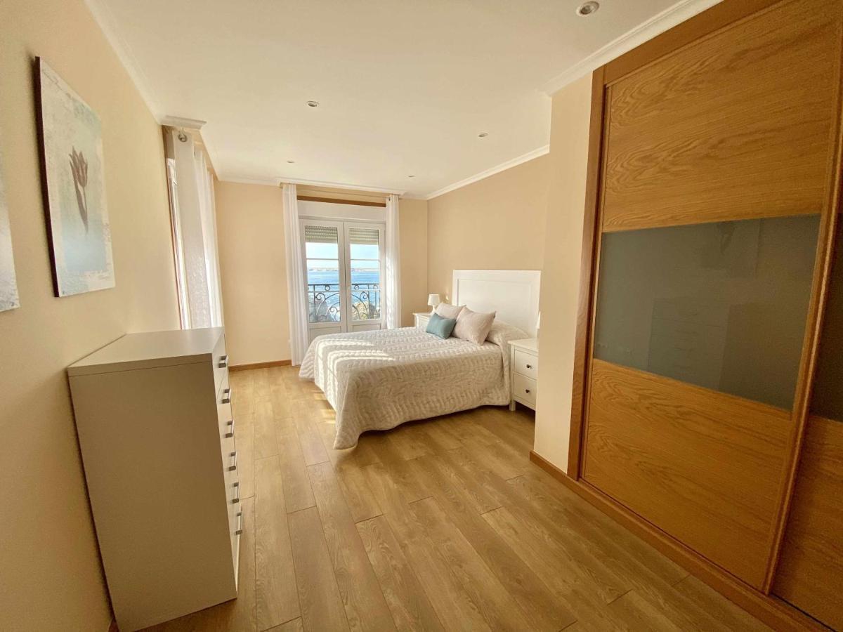 Chalet Pareado Con Jardin En 1ª Linea De Mar Villa Burela Eksteriør billede